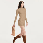 Robe sac hanche amincissante à taille contrôlée à demi-col de couleur unie